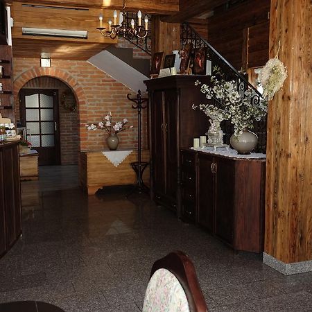 Gosciniec Dworski W Ropie - Pokoje Goscinne Ropa Dış mekan fotoğraf