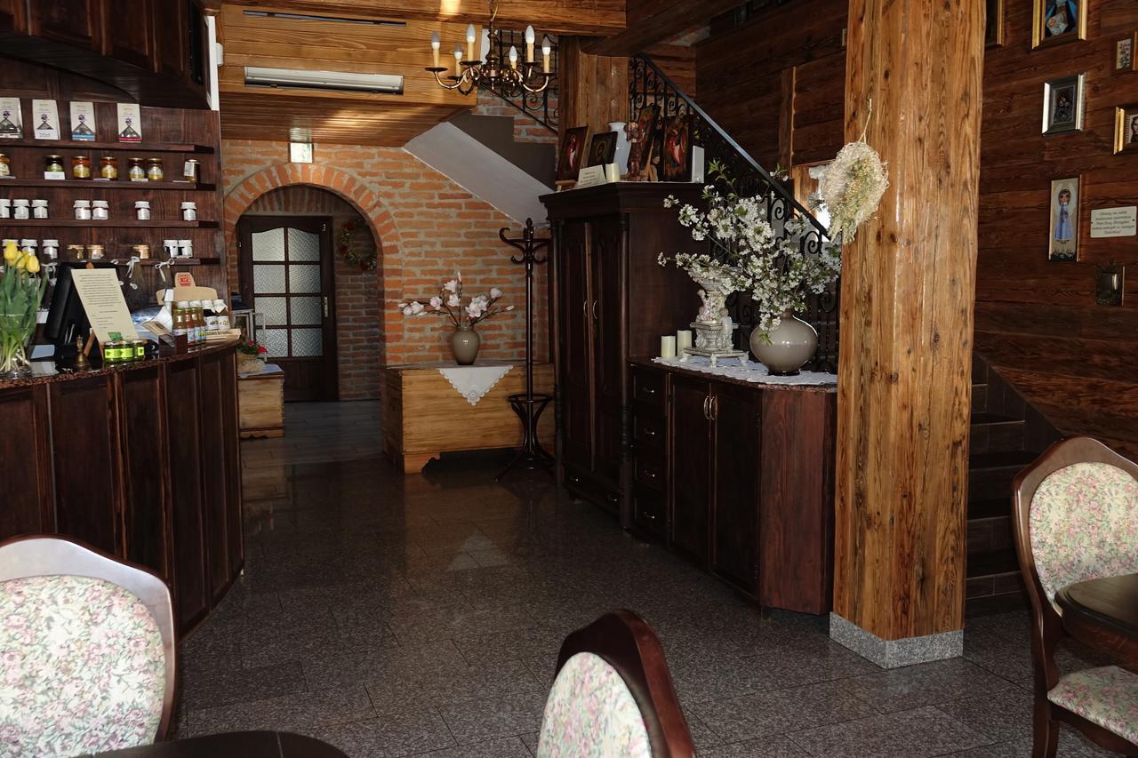 Gosciniec Dworski W Ropie - Pokoje Goscinne Ropa Dış mekan fotoğraf