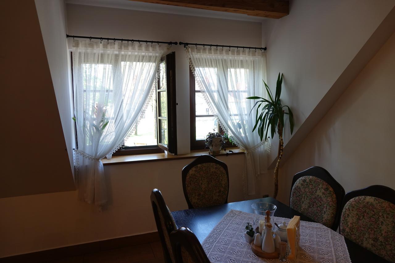 Gosciniec Dworski W Ropie - Pokoje Goscinne Ropa Dış mekan fotoğraf