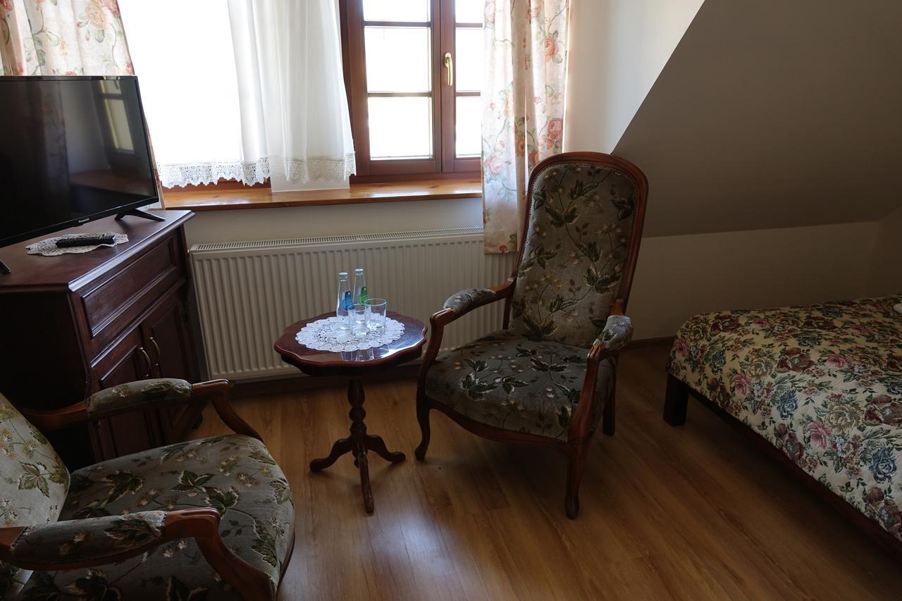 Gosciniec Dworski W Ropie - Pokoje Goscinne Ropa Dış mekan fotoğraf