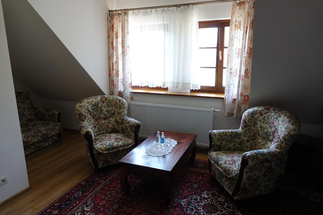 Gosciniec Dworski W Ropie - Pokoje Goscinne Ropa Dış mekan fotoğraf